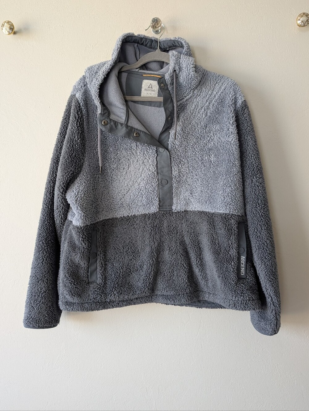 Ascend Two-Tone Grey Teddy Sherpa Hooded Pullover Jacket Size XL Warm Colorblock